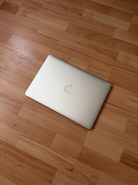 MacBook Pro 15 2015 i7 / 16 GB / 256 GB Silver