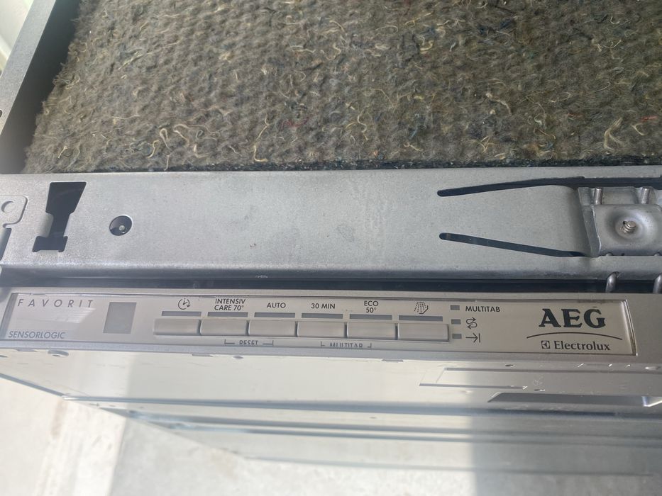 Maquina Lavar Loiça Encastre AEG F55011Vl