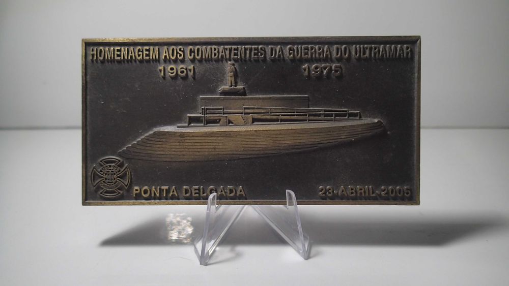 Placa em Bronze de Homenagem aos Combatentes da guerra do ultramar