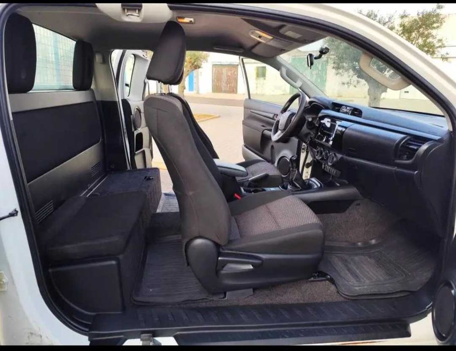 Toyota Hilux 4×4 2.4 D-4D