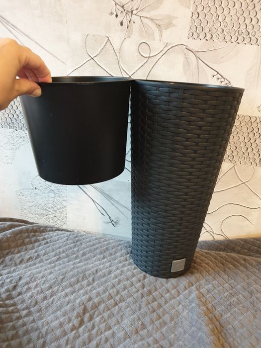 Doniczka wysoka czarna