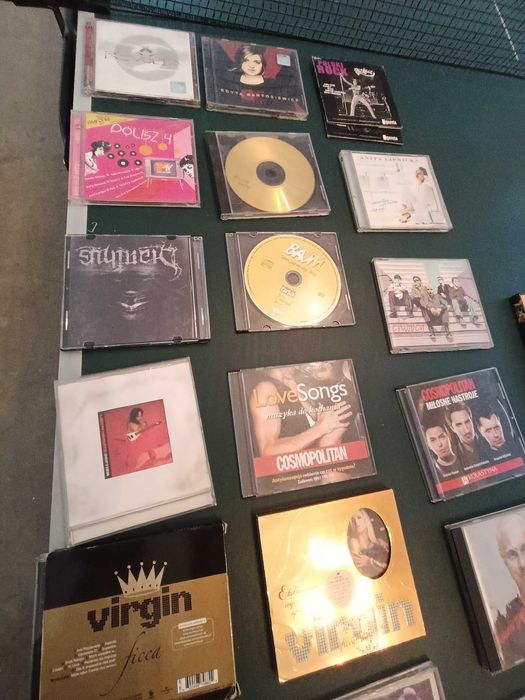 Kolekcja kaset i płyt CD oraz dvd