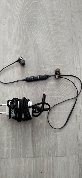 Sprzedam słuchawki douszne bezprzewodowe bluetooth