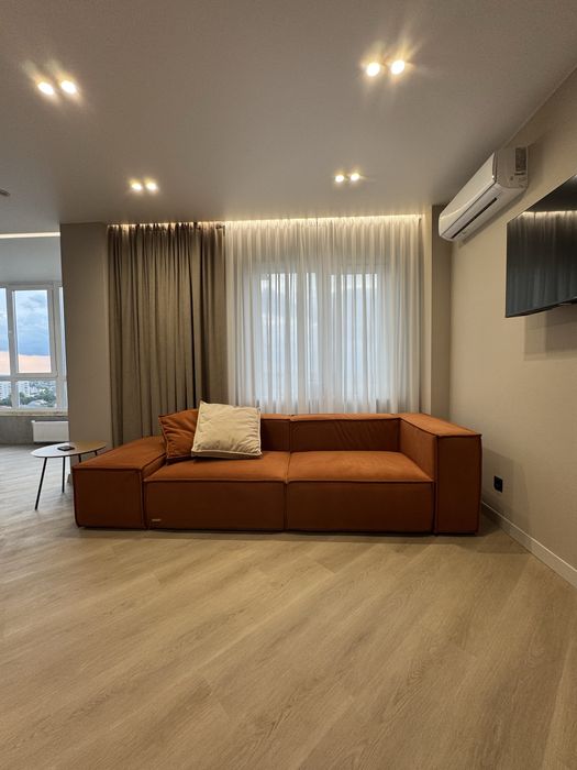 Стильна студія з неймовірним видом на Дніпро! Світло завжди є!