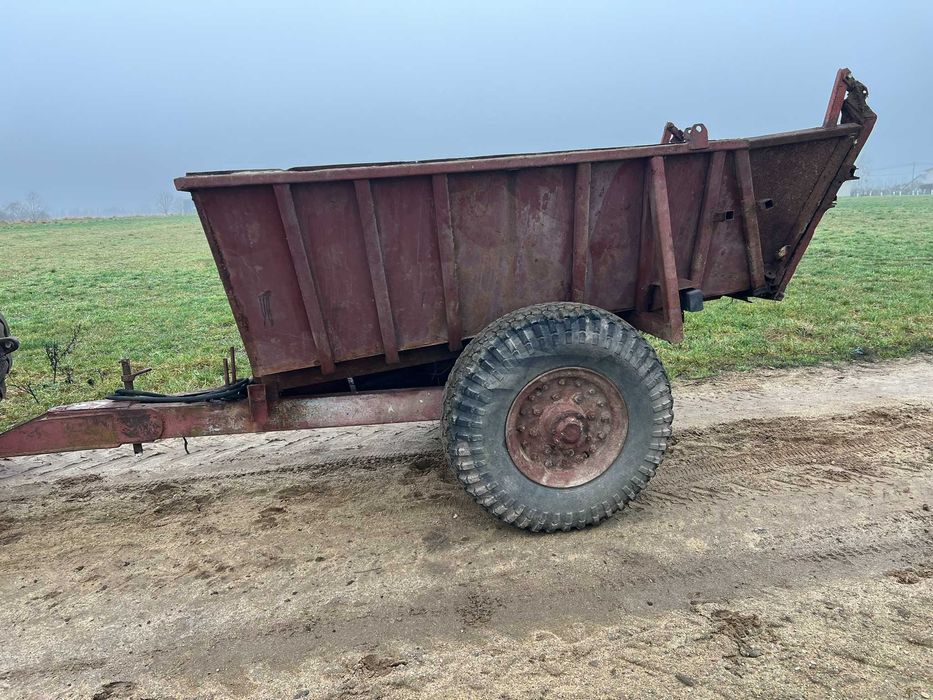 Przyczepa wywrotka jedno osiowa kolebka