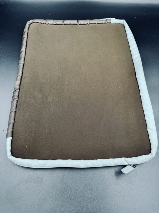 Belkin etui pokrowiec z zamkiem na laptopa do 16”