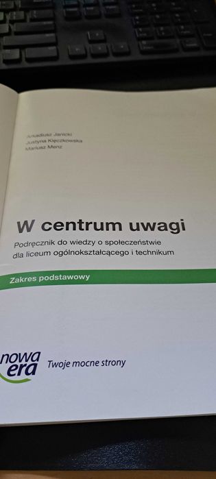 W centrum uwagi 1 podręcznik WOS
