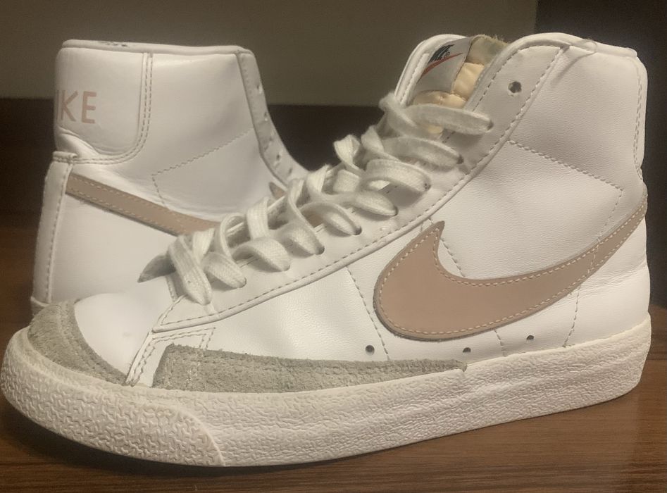 Жіночі оригінальні кросівки Nike
