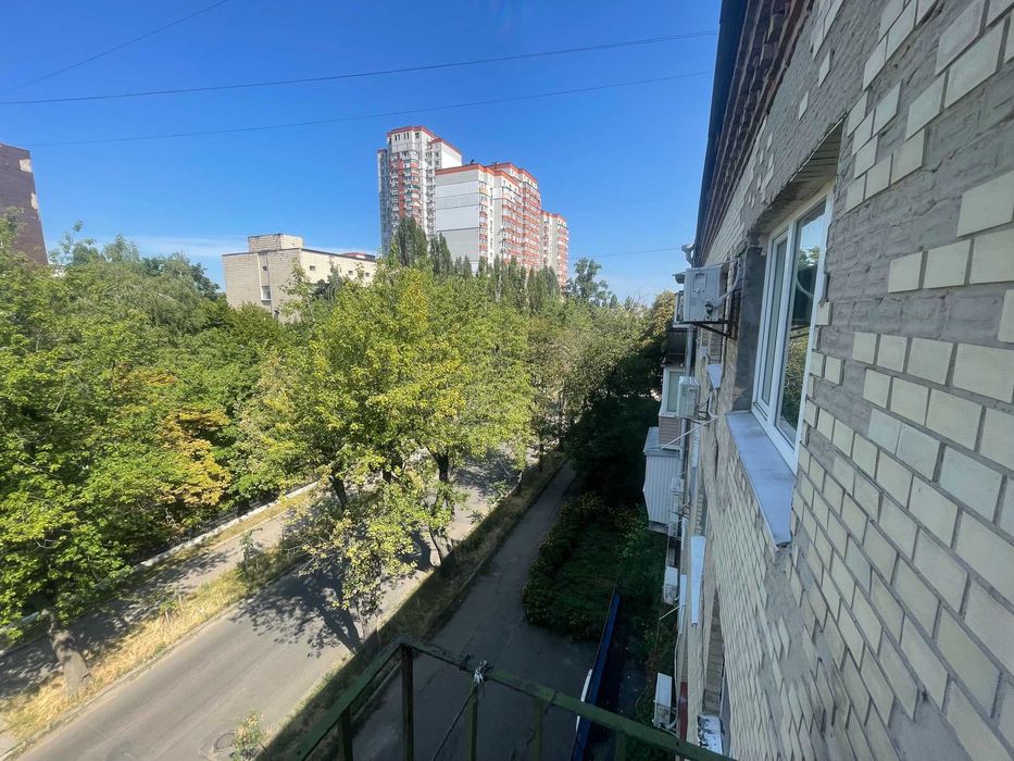 Продам 1к не гостінка Волинська 15