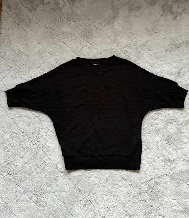 Czarny sweter akrylowy