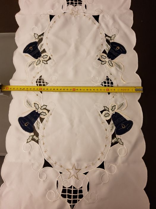 Bieżnik z granatowymi dzwonkami