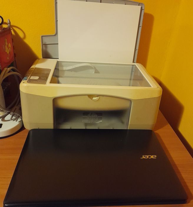 Computador e impressora multifunções em bom...