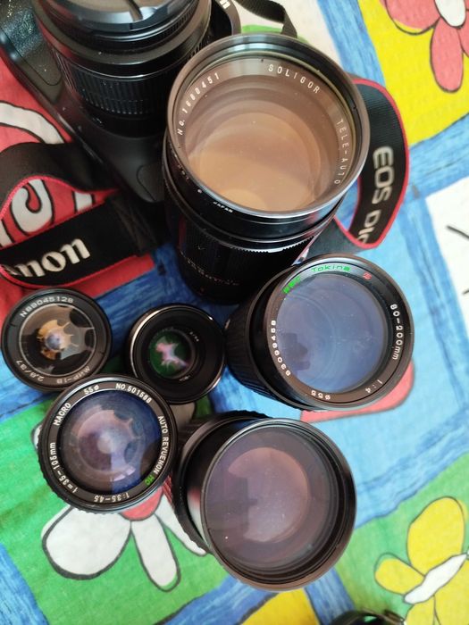 Aparat Canon 600D i obiektywy.