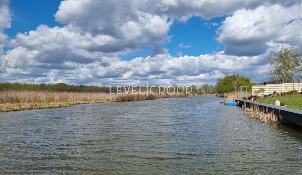 Продаж сучасного будинку у клубному містечку в Козині, вихід до води
