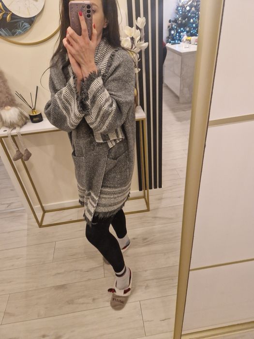 Sweterek ponczo narzutka M 38 Reseved