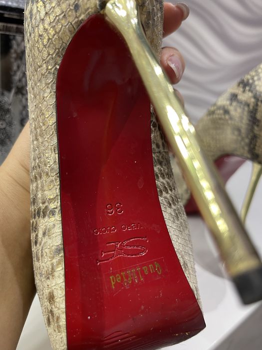 Туфли кожаные с металлическим каблуком,