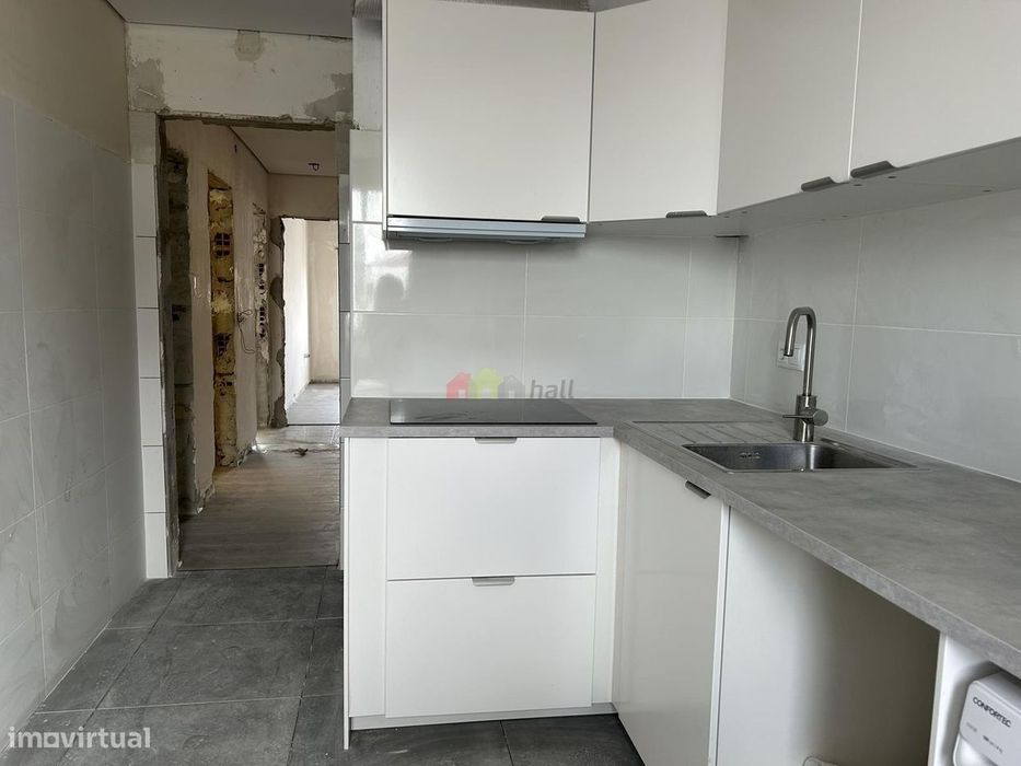 Apartamento T2 totalmente remodelado na Baixa da Banheira