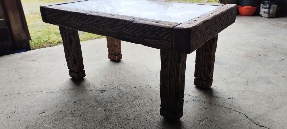 Стіл журнальний цікавий