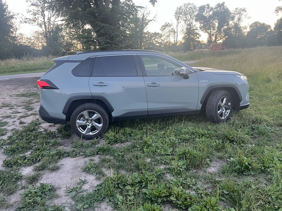 Rav4 v 2.5 hybryda 4/2