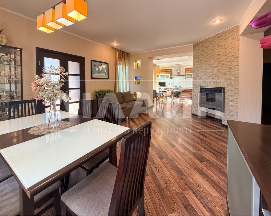 Гарний будинок на Правому 350 м2 , 16 сот