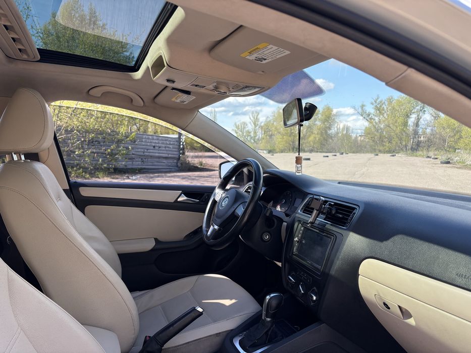 Продам автомобіль Volkswagen Jetta 6 2011