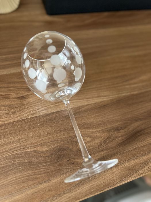 Kieliszek szklany do Ginu lub czerwonego wina