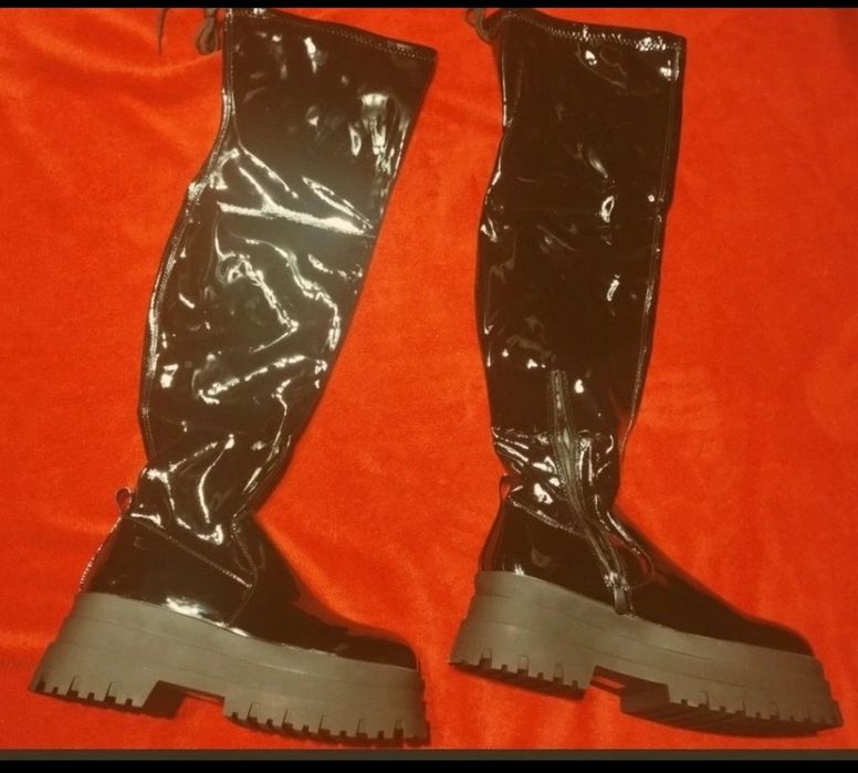 Czarne lakierowane muszkieterki na platformie rozm 41