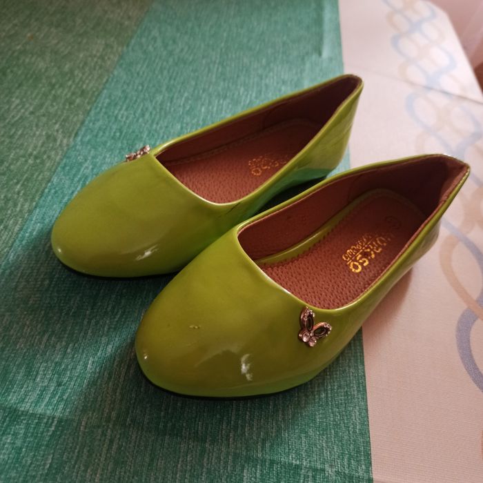 Туфельки для дівчинки