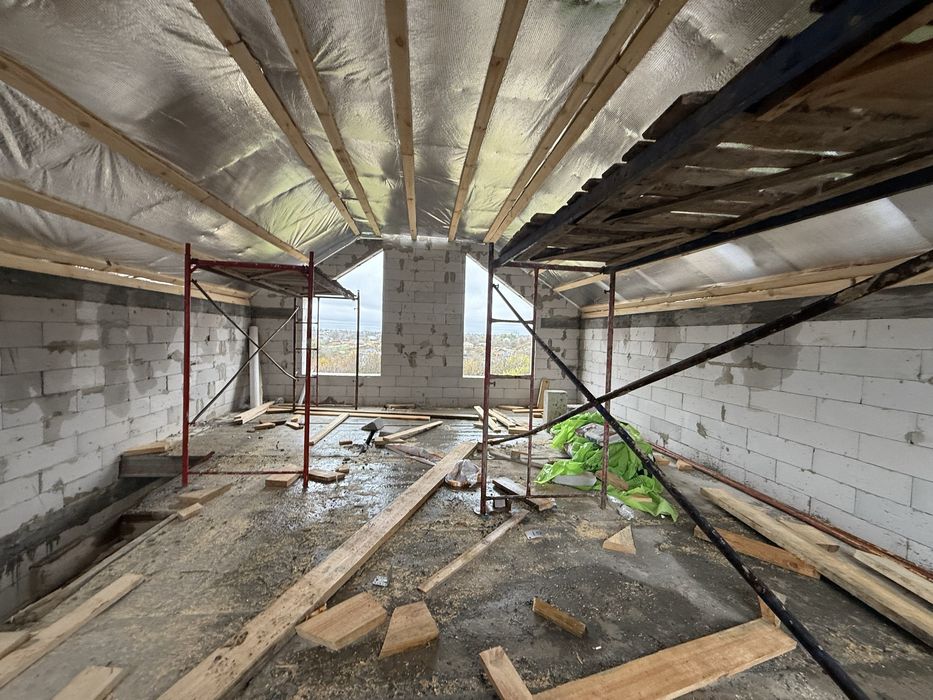 Продам двох поверховий будинок