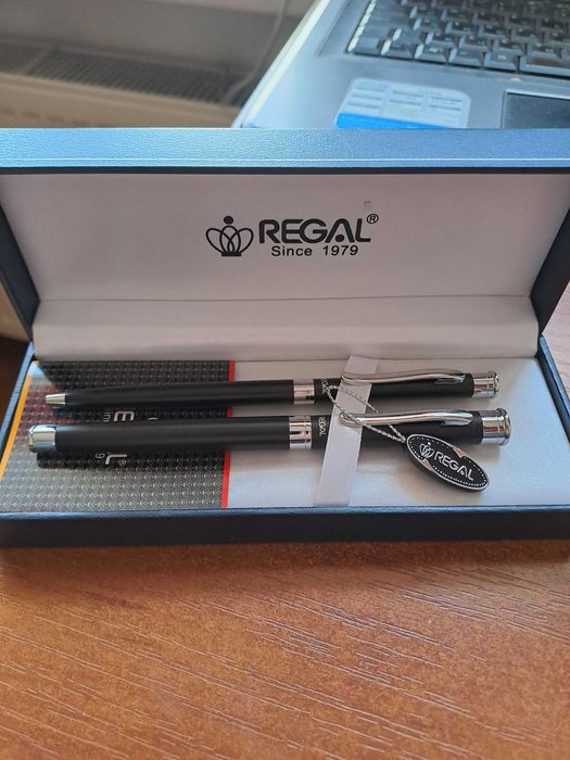 Ручки подарочные "Regal Since 1979" в футляре (НОВОЕ)