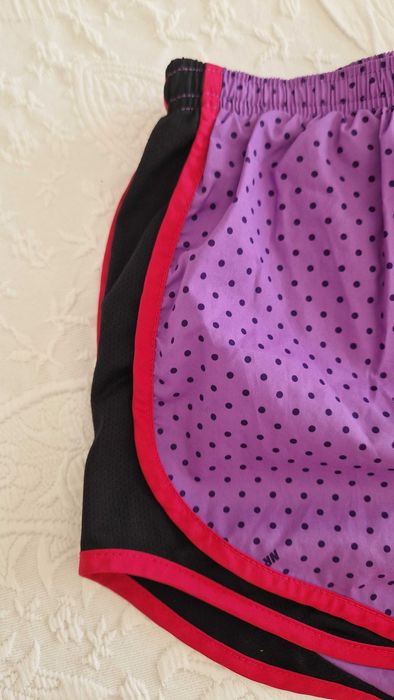 Calções Nike, tamanho S, estampado lilás