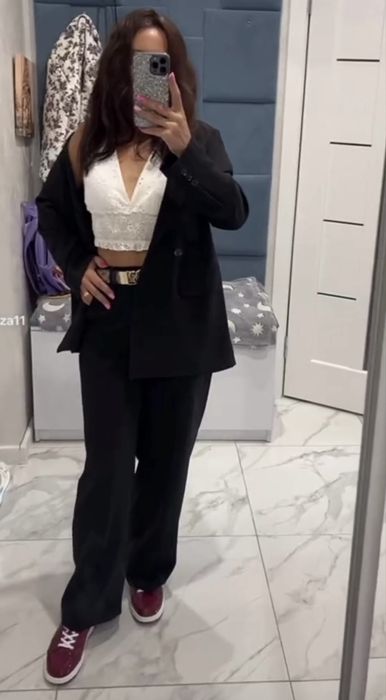 Чорний класичний костюм піджак та брюки