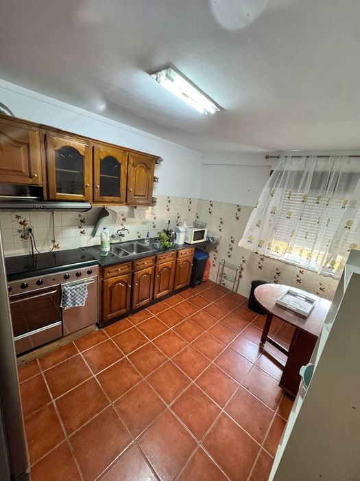 Alugo quarto em casa compartilhada