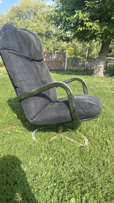 Шикарне глибоке крісло