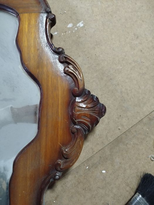 Espelho de madeira clássico