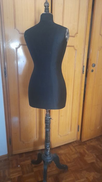 A venda manequim usado em bom estado.