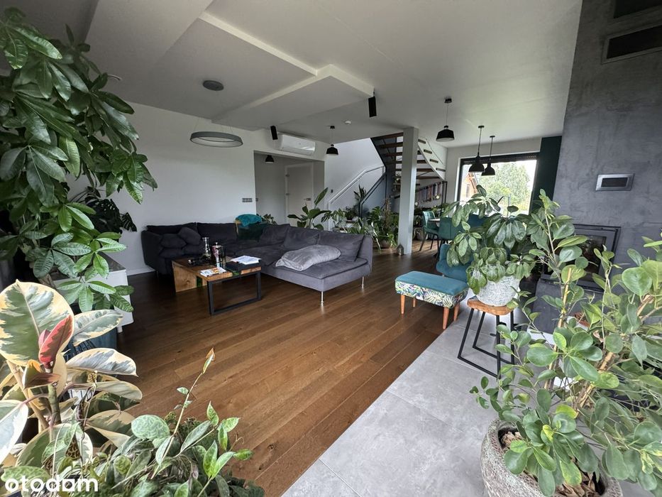 Przestronny dom z dwoma garażami