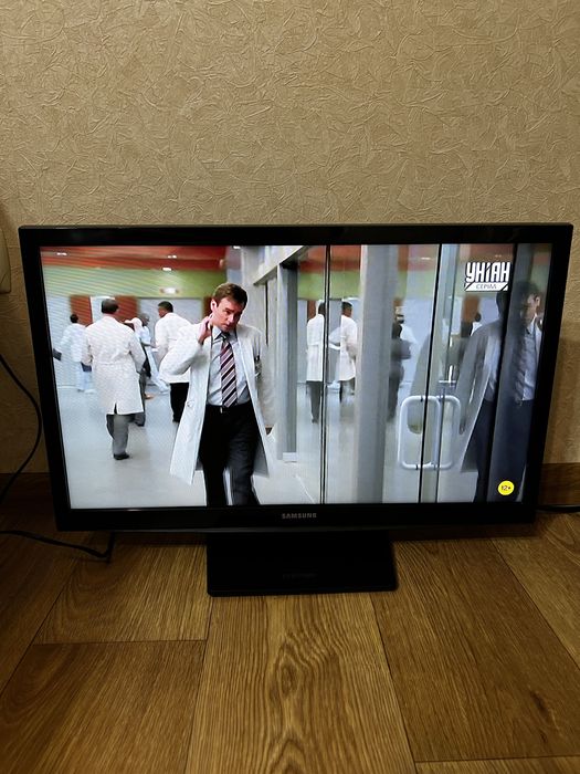 Телевізор Samsung UE24H4070 з Т2 приймачем