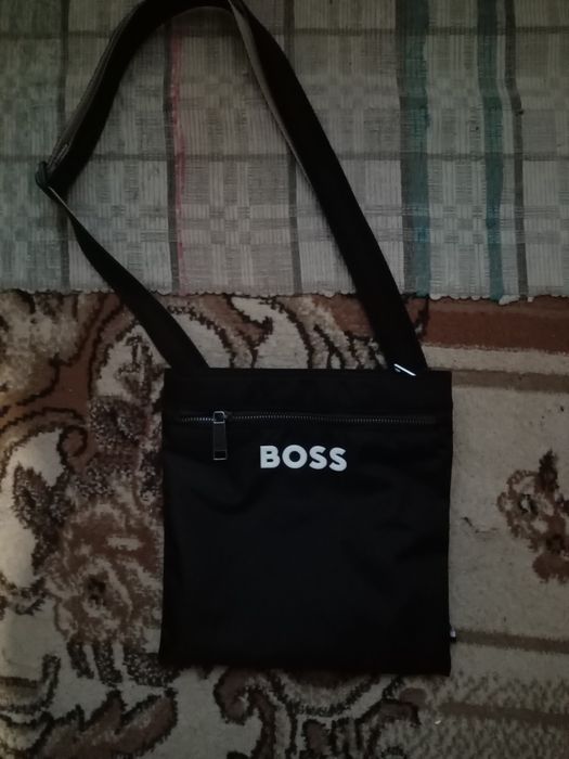 Продам сумку boss