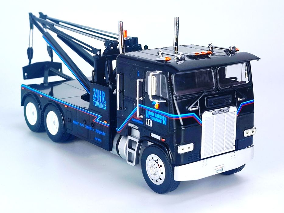 Колекційна модель 1984 Freightliner FLA 9664 — Terminator 2 (1:43)