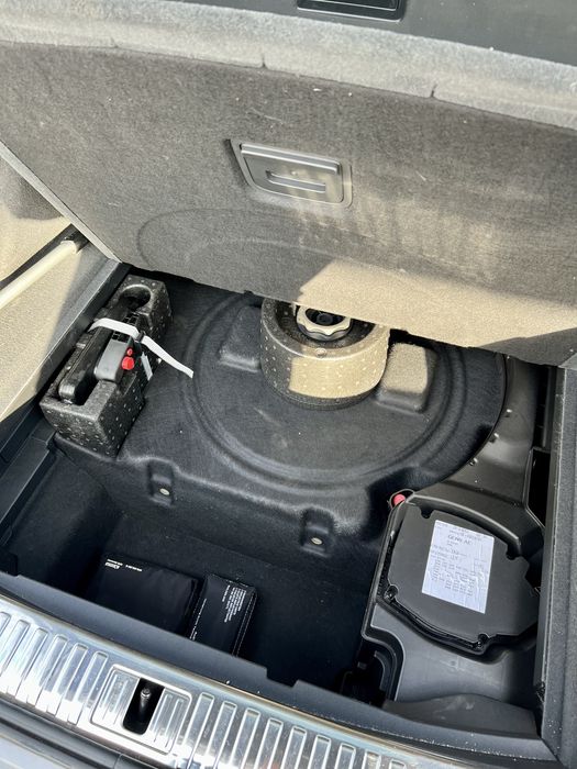 Audi e-tron 2019 VIN WAUZZZGE0KB018795 фото оголошення 11 з 23