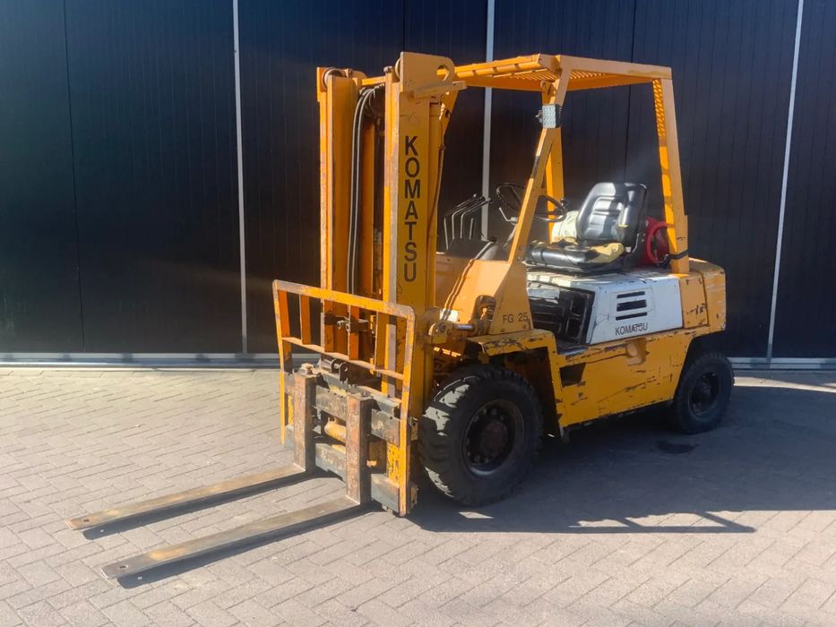 Empilhador komatsu 2t