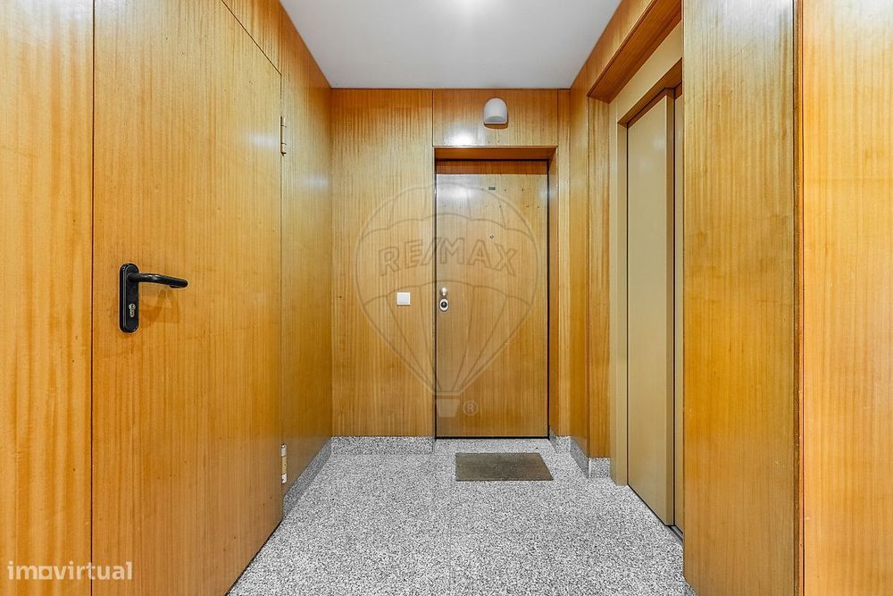 Apartamento T2 com suite e garagem fechada, em Nogueira, Braga!