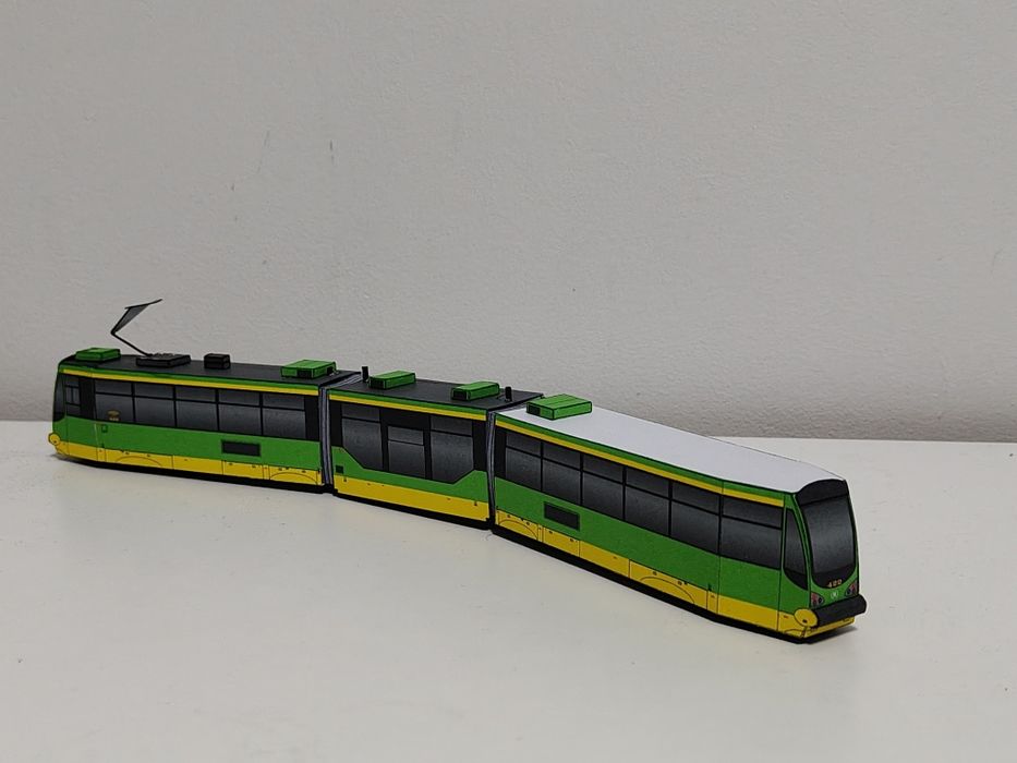 Moderus Beta MF02ac MPK Poznań Model kartonowy zabawka pociąg miejski