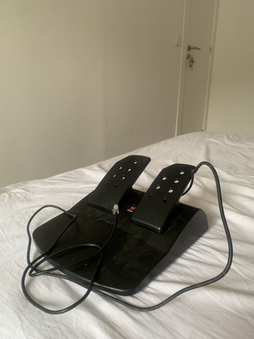 Video gaming wheel + pedals