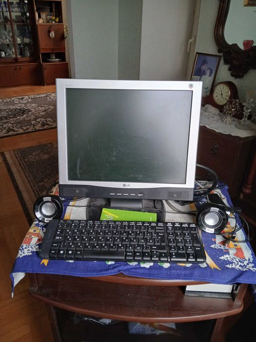 Цветной монитор LG