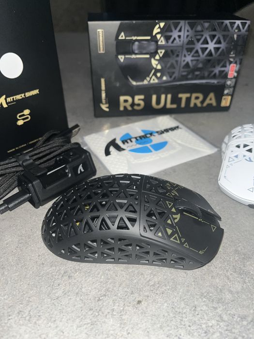 ATTACK SHARK R5 Ultra WHITE BLACK Бездротова мишка Карбонова Оригінал