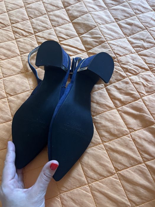 Vendo sapatos azuis camurça novos 34 Prof
