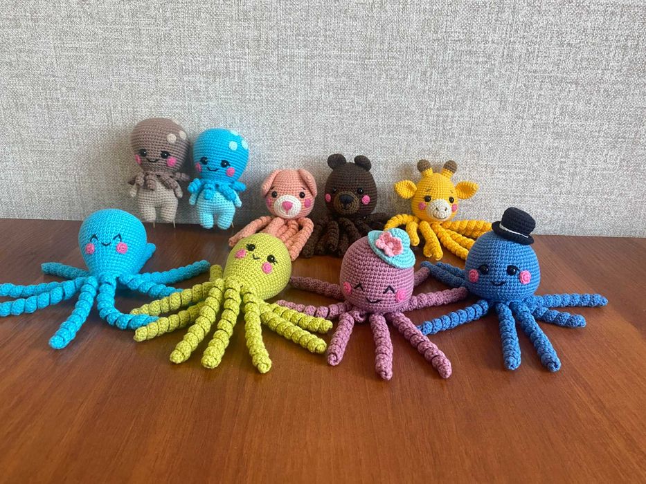 Вязанные игрушки  крючком – осьминоги и медузы.