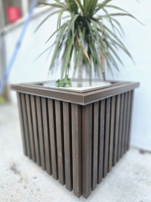 Floreira em  PVC - Dê um toque de charme ao seu jardim com uma floreira artesanal